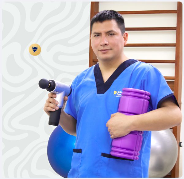 estudiante con herrramientas de masoterapia masajes muscular y fisioterapia y rehabilitación cursos cortos carrera profesional tecnico