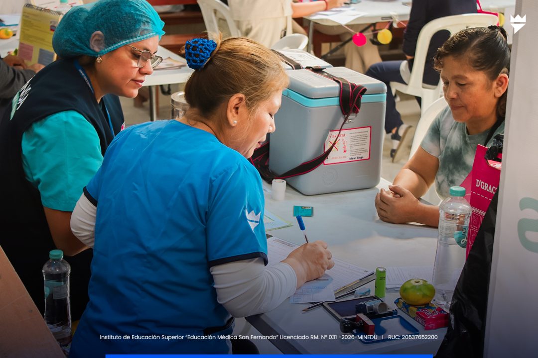 Campaña de Salud Instituto San Fernando y Caritas Peru, estudiantes de fisioterapia y rehabilitacion y enfermeria técnica