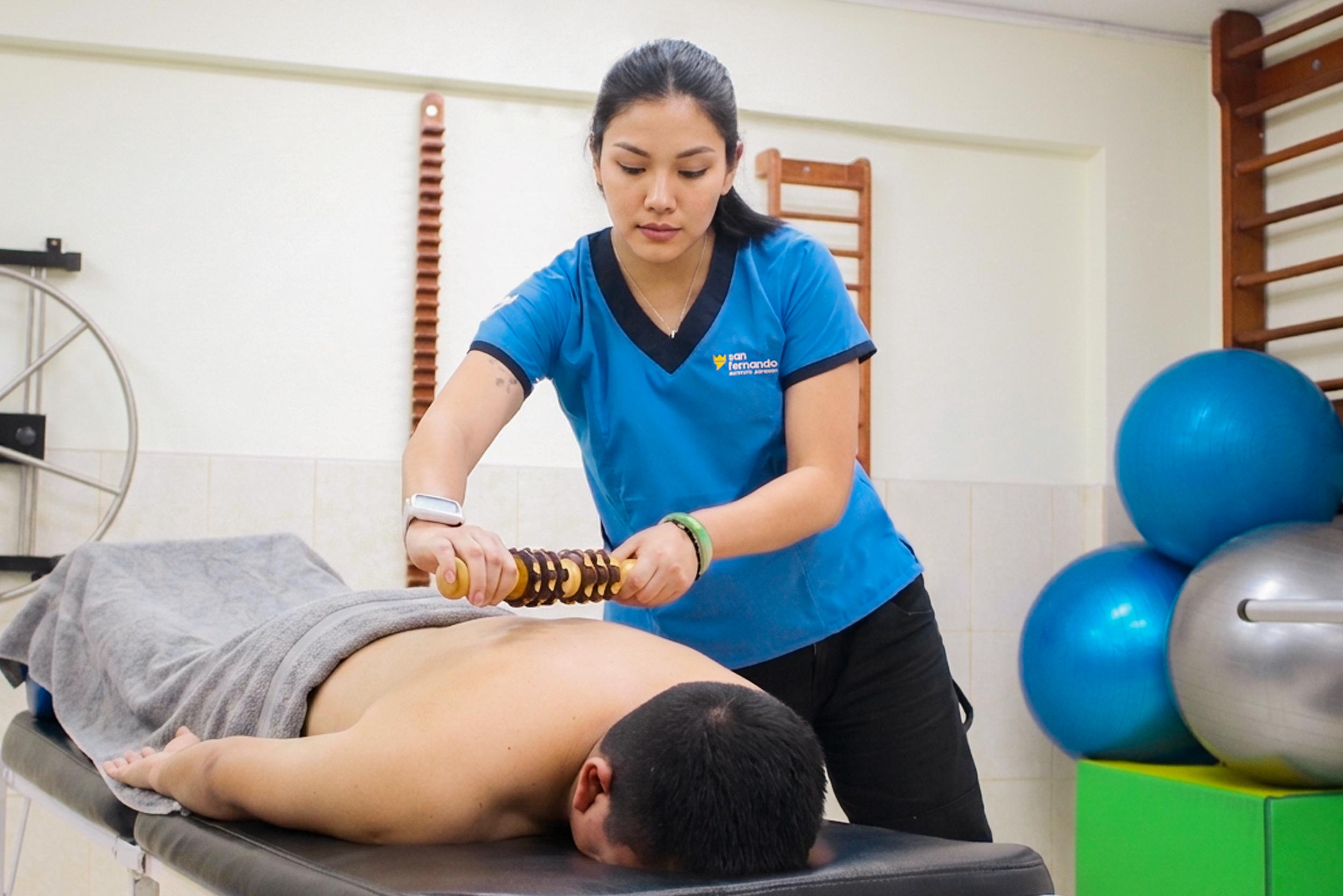 ¿Cuánto gana un técnico en Fisioterapia y Rehabilitación en Perú en 2026? Sueldos, funciones y campo laboral: terapia, masajes terapéuticos.