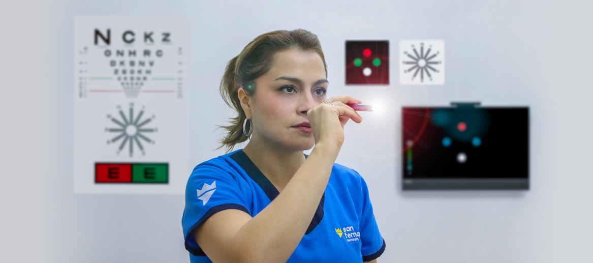 Imagen de estudiante de Optometría realizando prácticas de salud visual, medida de vista, refracción ocular, agudeza visual, motilidad ocular, kappa, líderes en optometría, el Instituto San Fernando en Lima